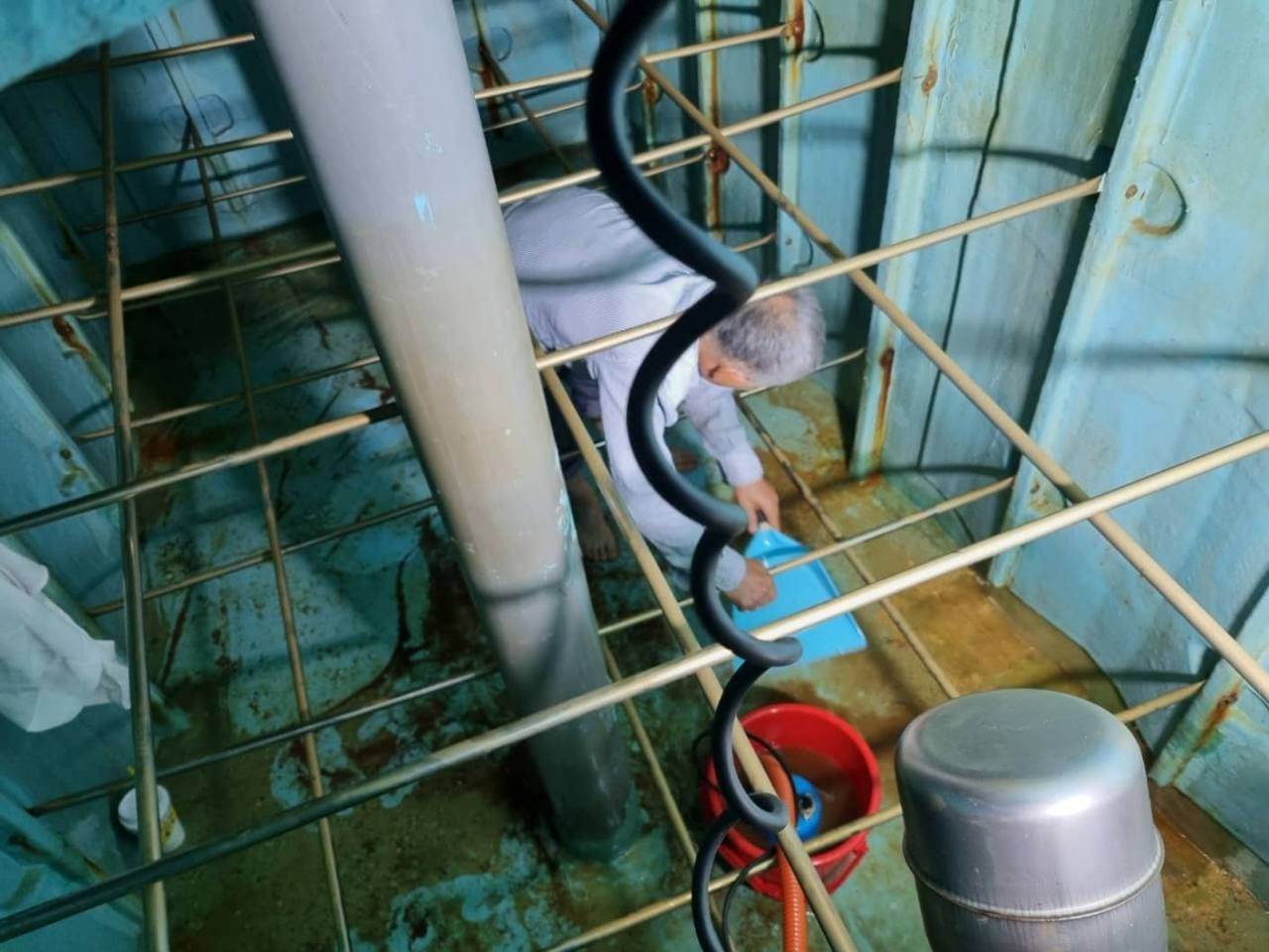 소화용수(FRP 물탱크) 올 라이닝 시공 작업 사진 1